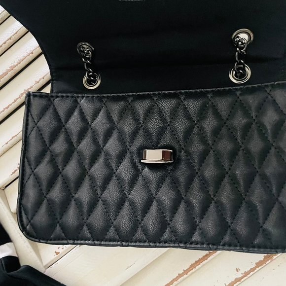 Express black quilted purse adjustable chain strap - Picture 4 of 5